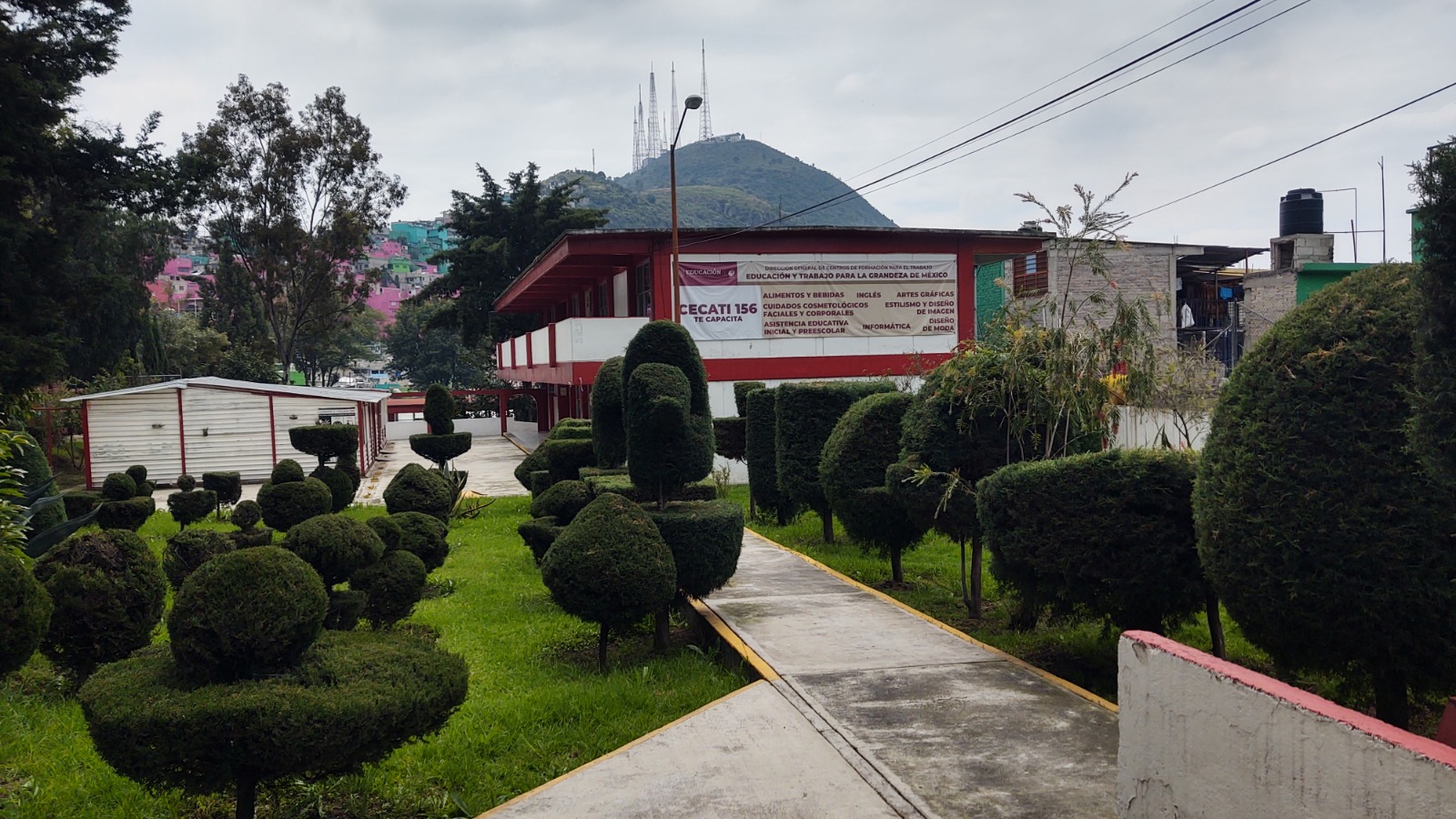 Plantel CECATI 156 - Centro de Capacitación para el Trabajo Industrial, ubicado en Tlalpexco, Gustavo A. Madero, CDMX. Instalaciones modernas de formación profesional con equipamiento de vanguardia